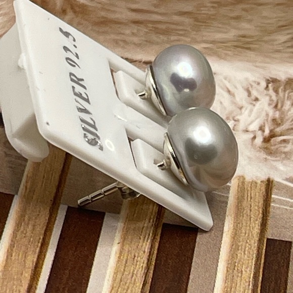 Grey Pearl Studs earrings in pure 925 Sterling silver!! Amazing Gift 🎁 - Picture 5 of 9